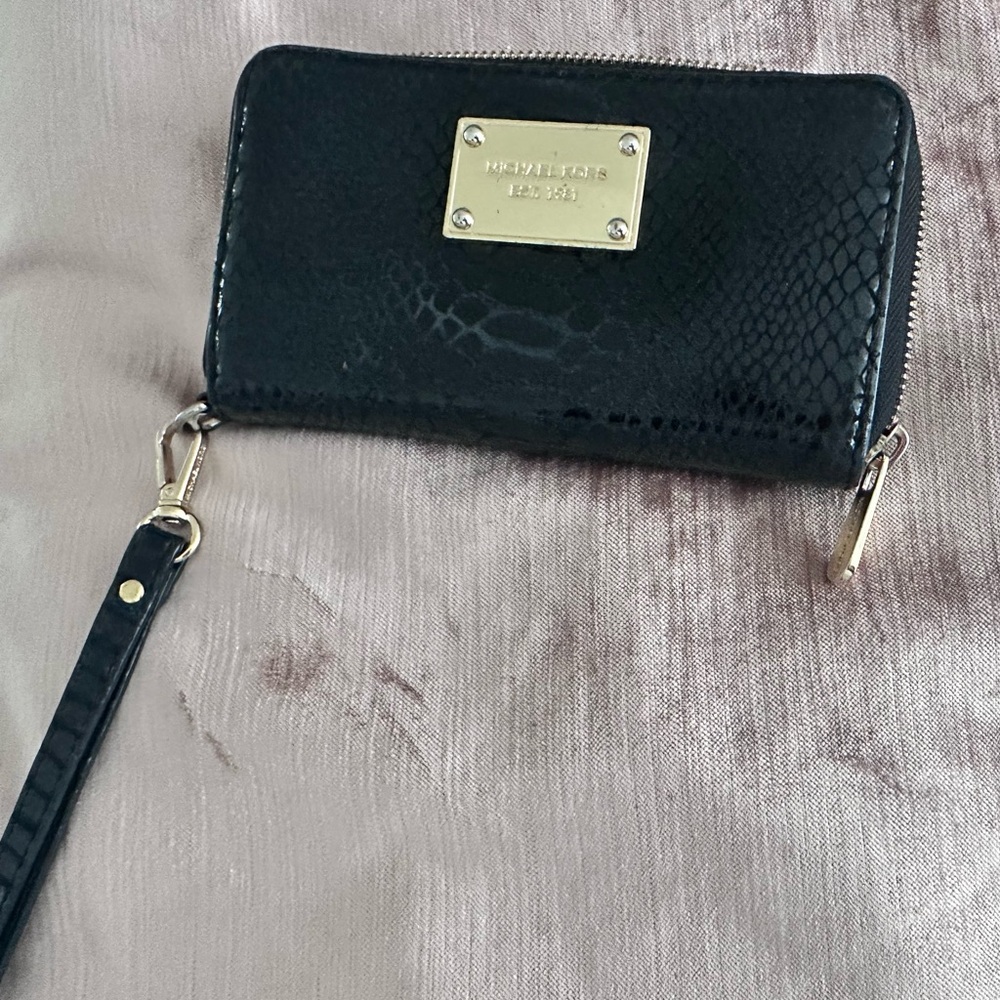 Michael Kors Black Snakeskin-Texture Zip Wallet with Gold Plate